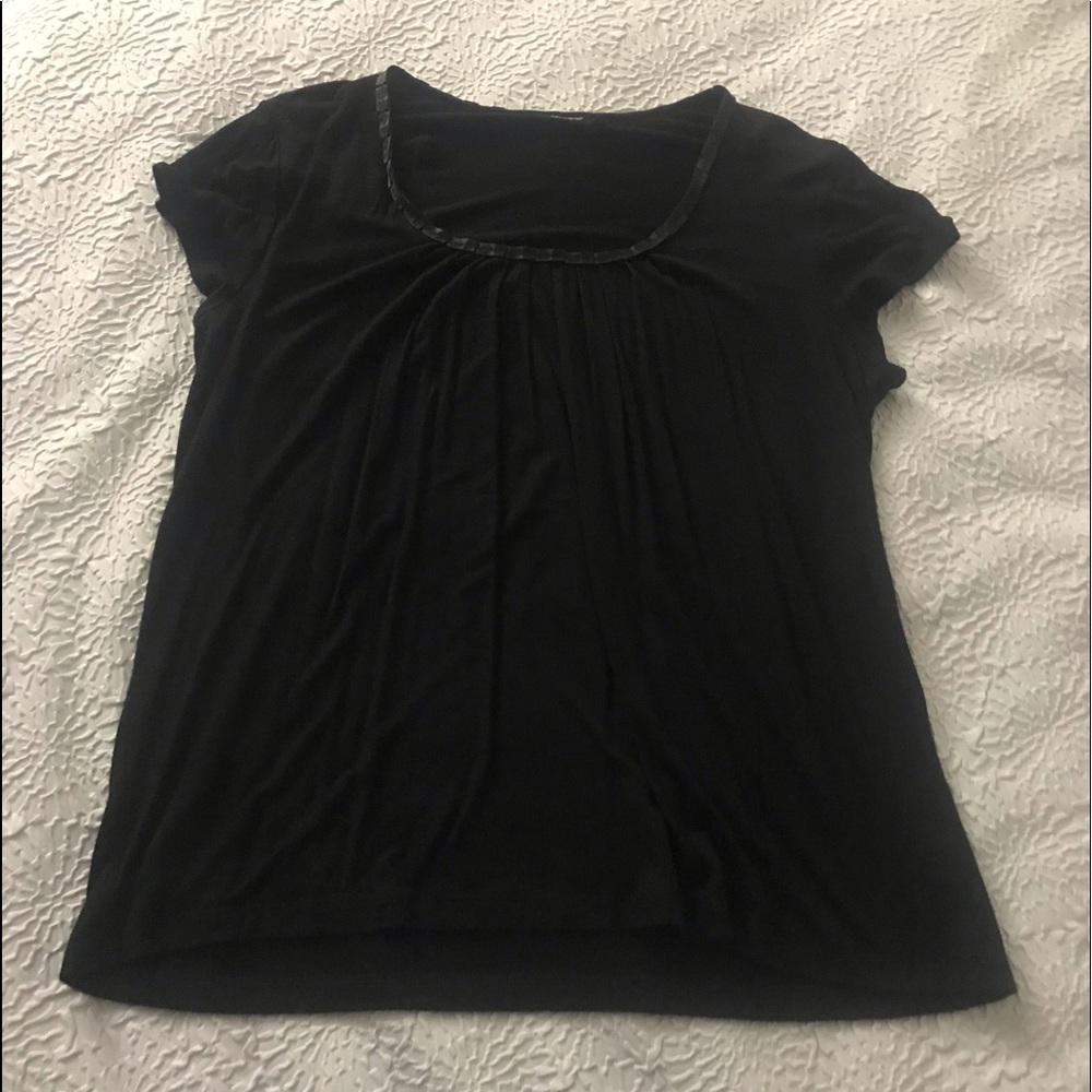 Short sleeve dressy top.
